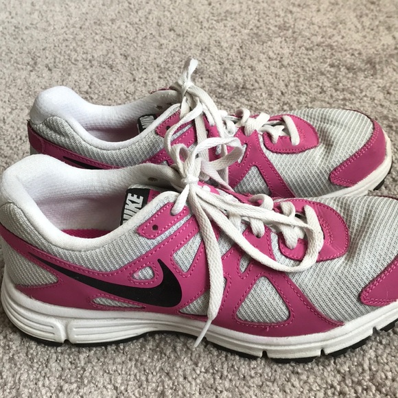 Pink and white Nike’s, Revolution 2, size 7 - Picture 2 of 3